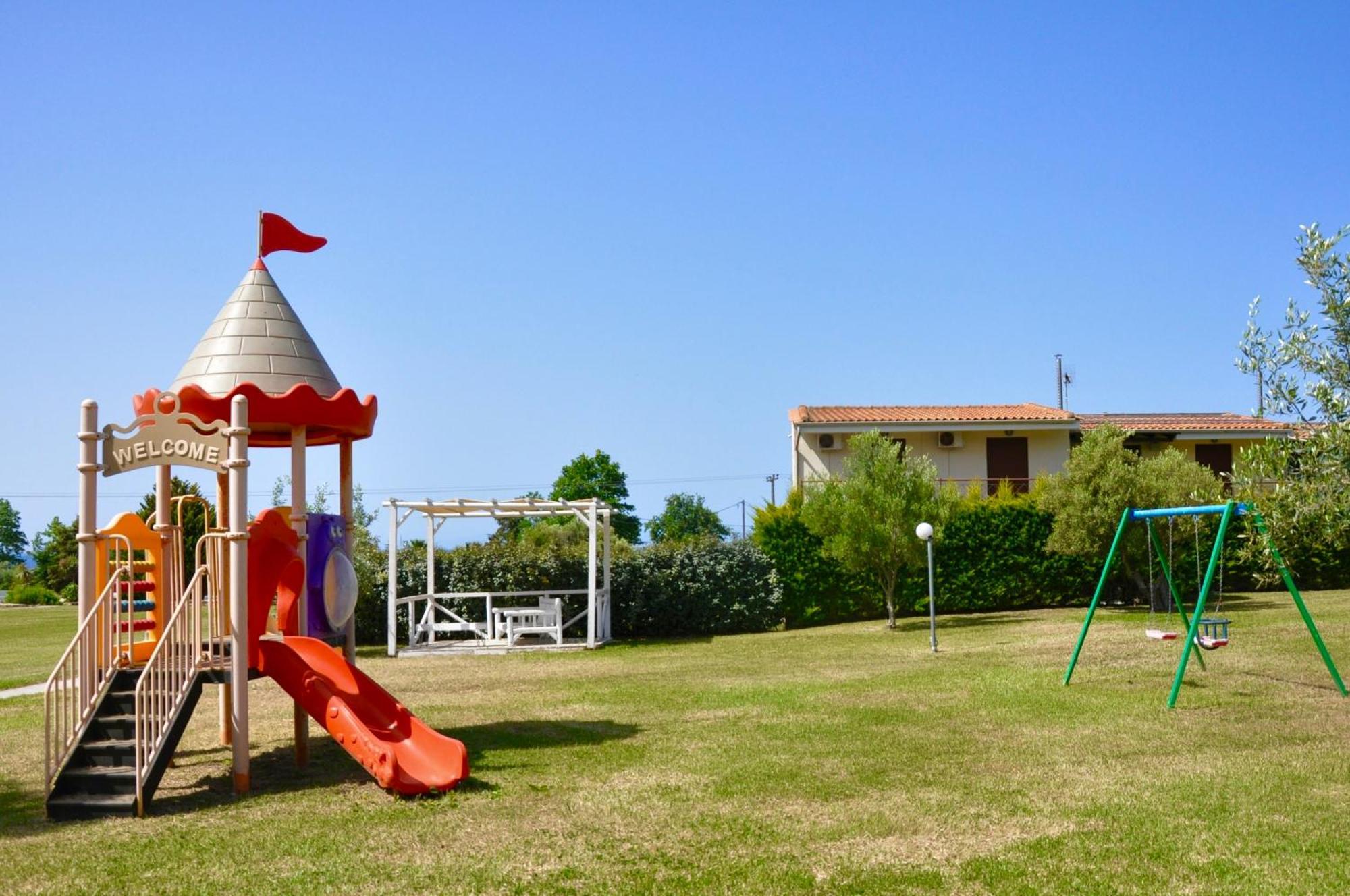 Stigmes Villas & Suites Nea Skioni Buitenkant foto